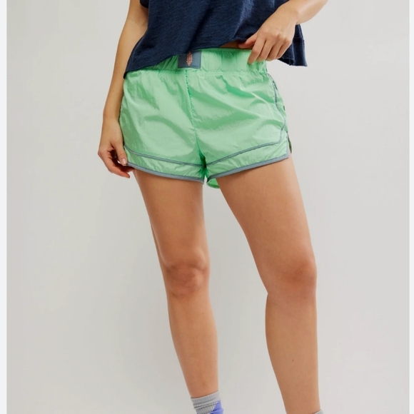 Free People Size LARGE  Green Shorts NEW! - Picture 2 of 4